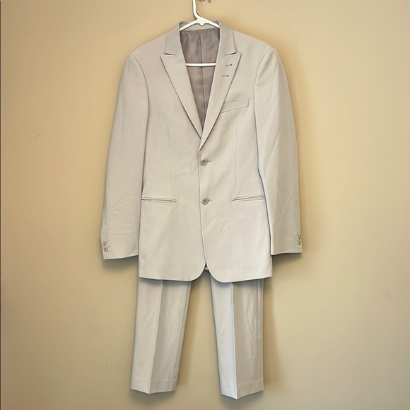 Le Chateau Men's Classic Suit - Picture 1 of 11